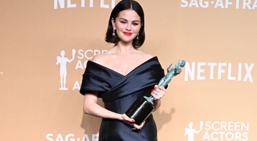Selena gomez’s bold 80s-inspired red nails stole the show at the 2025 sag awards