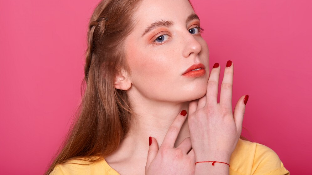 How to wear red nails for any occasion – from work to date night