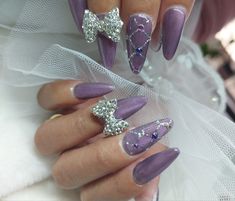Top 10 stunning spring nail colors to try in 2025 for a fresh new look