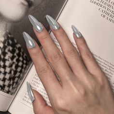 Top 10 press-on nail styles loved by vietnamese millennials and gen z