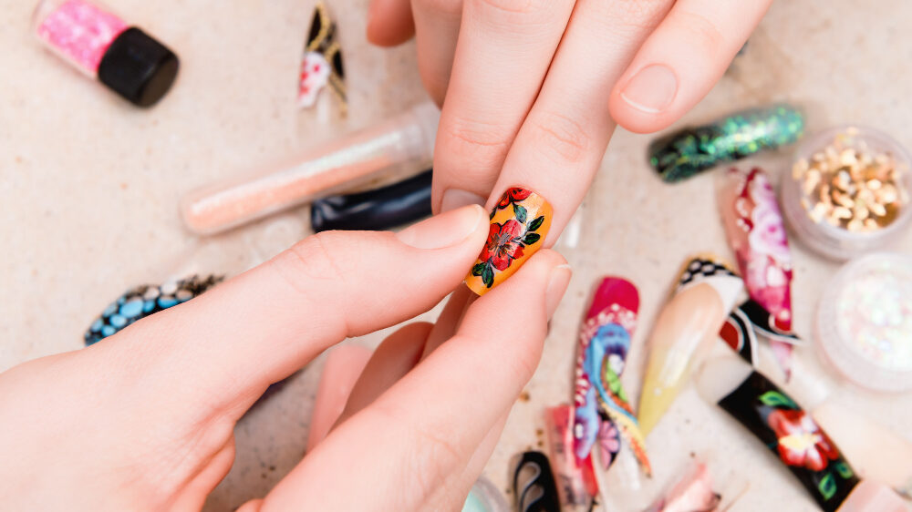 How to apply press on nails at home (step-by-step)