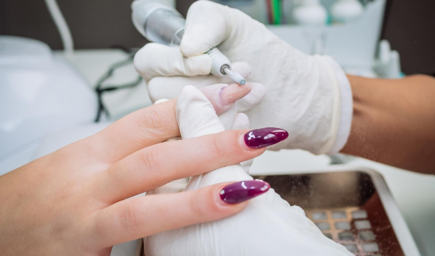 Press-on nails vs acrylics – pros, cons, and differences