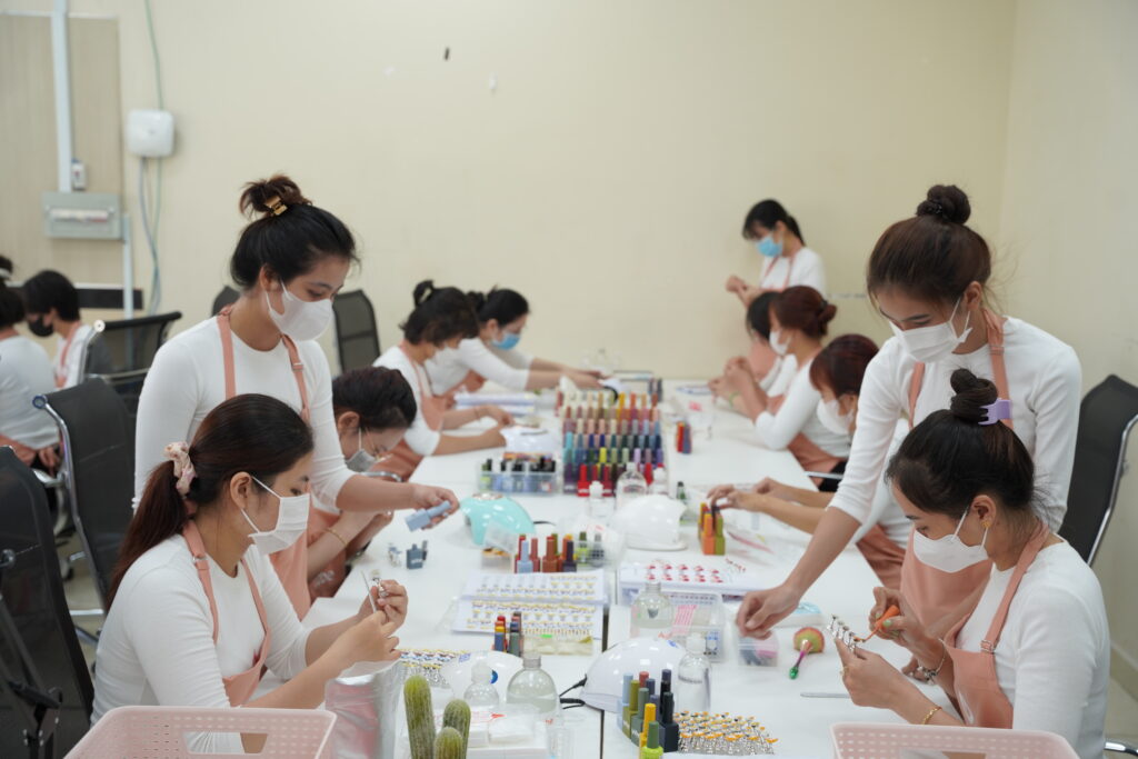 Handmade vs mass-produced press-on nails – why go handmade?